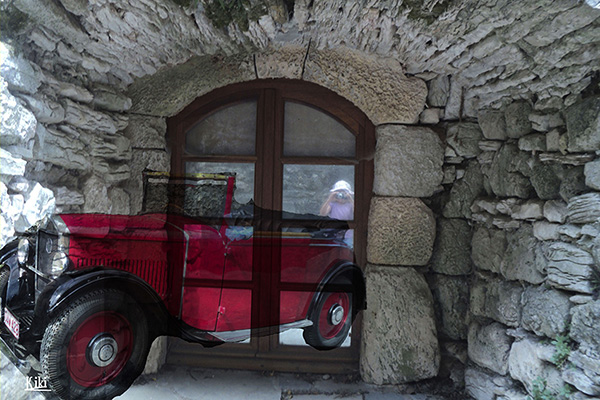 Voiture encastré